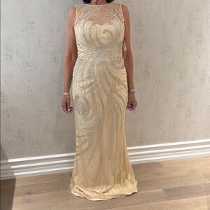 Ladies gown size 12 Elegant Cream and Silver Evening Gown BNWT
